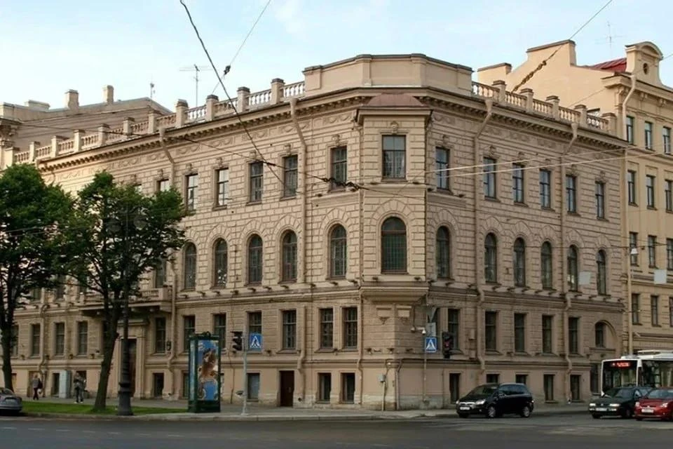 Ранг пожара на Исаакиевской площади понижен до уровня 1. Показываем, что сейчас происхо...