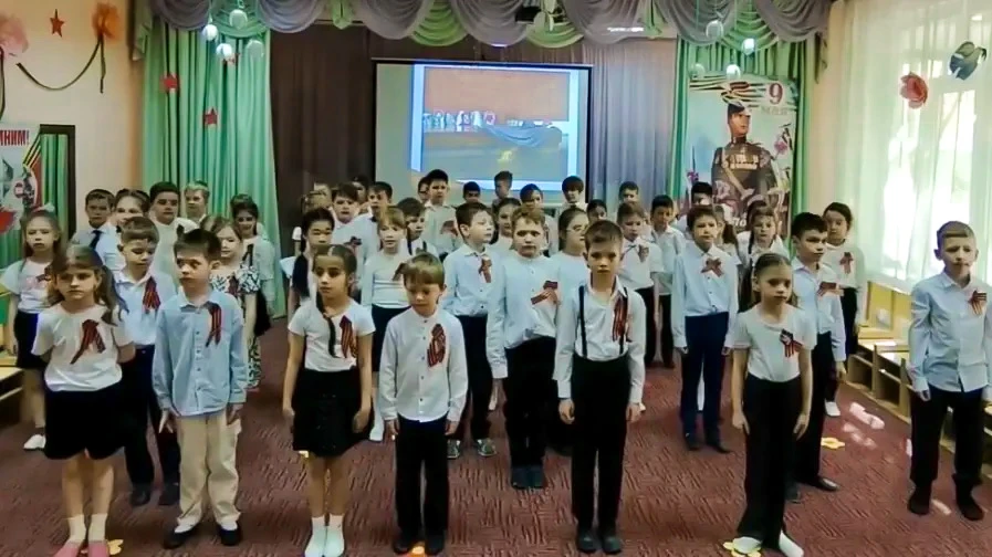 МАЛЕНЬКИЕ ГЕРОИ БОЛЬШОЙ ВОЙНЫ🎗️  В дошкольных отделениях нашей школы прошли праздничные тематические