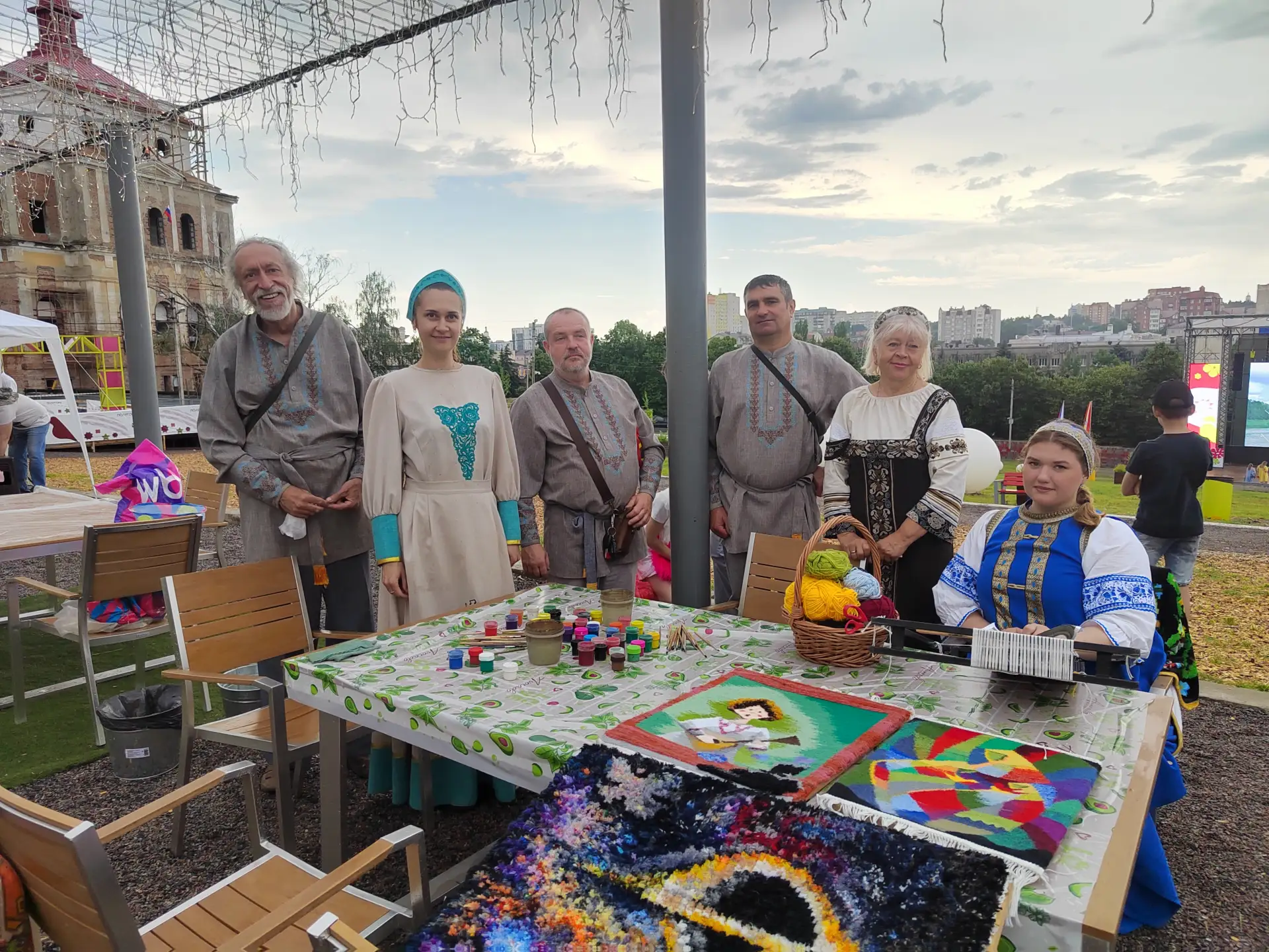 💪 😃Приглашаем всех, кто не боится дождя!
 
Прямо сейчас команда мастеров Центра народного творчест