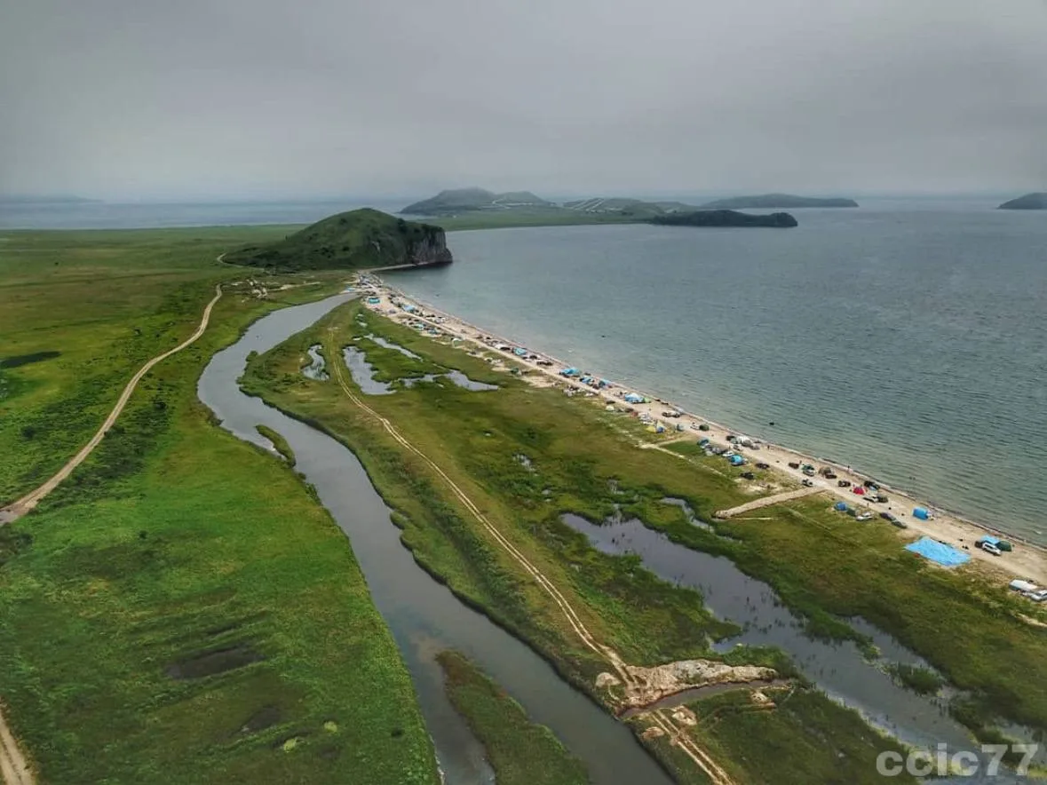 🌊 Бухта Бойсмана — отличная локация на лето! 🌊

Бухта представляет собой живописный залив Японског