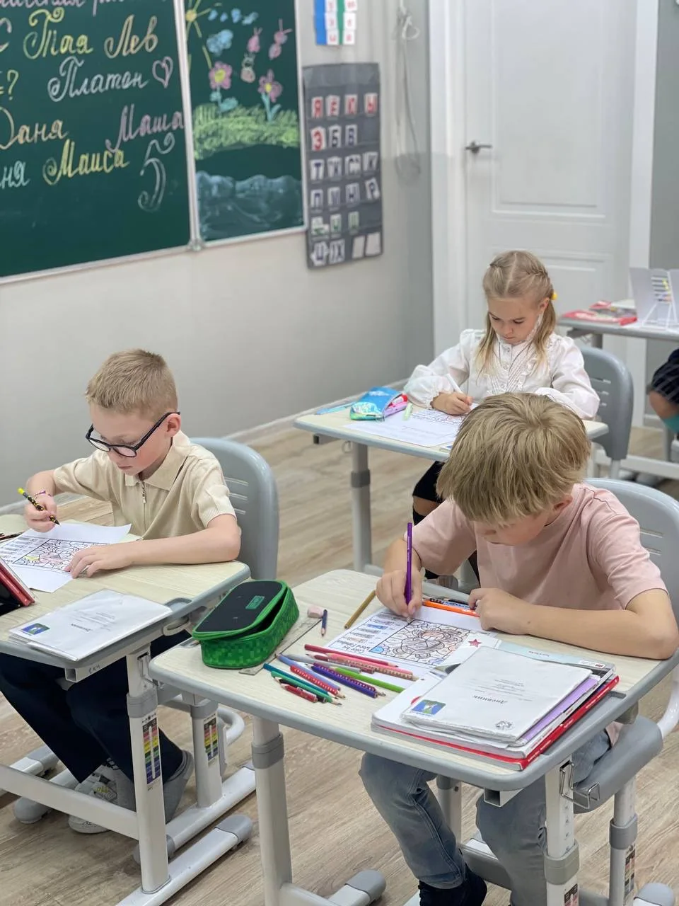 🇬🇧 Что отличает ребёнка, который «учит английский», от того, кто уже говорит?

На первый взгляд — 