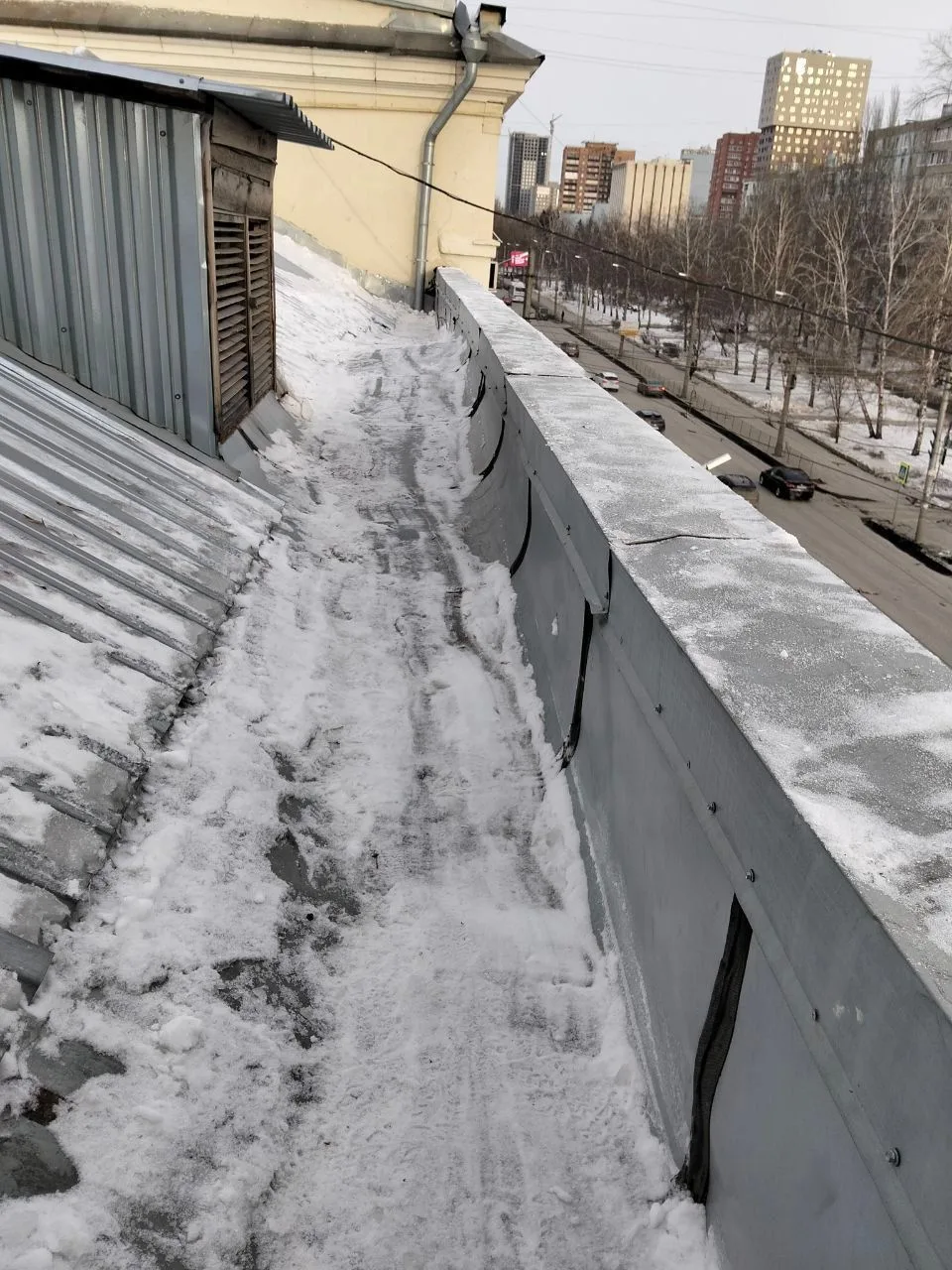 Утренния уборка территорий , чистка кровель , уборка в МОП
