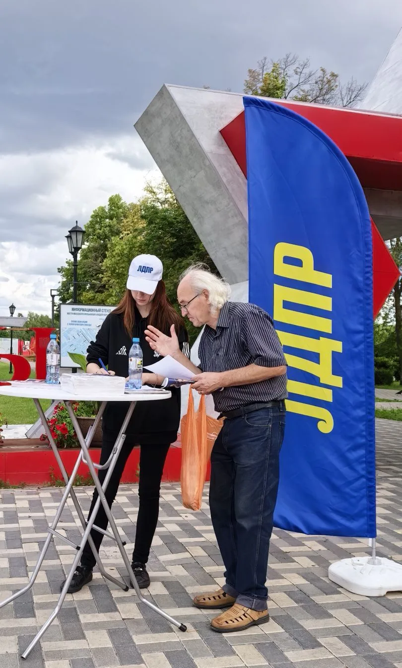 🚍 Брендированный автобус партии приехал в Тамбов в рамках всероссийского проекта «ЛДПР — голос реги