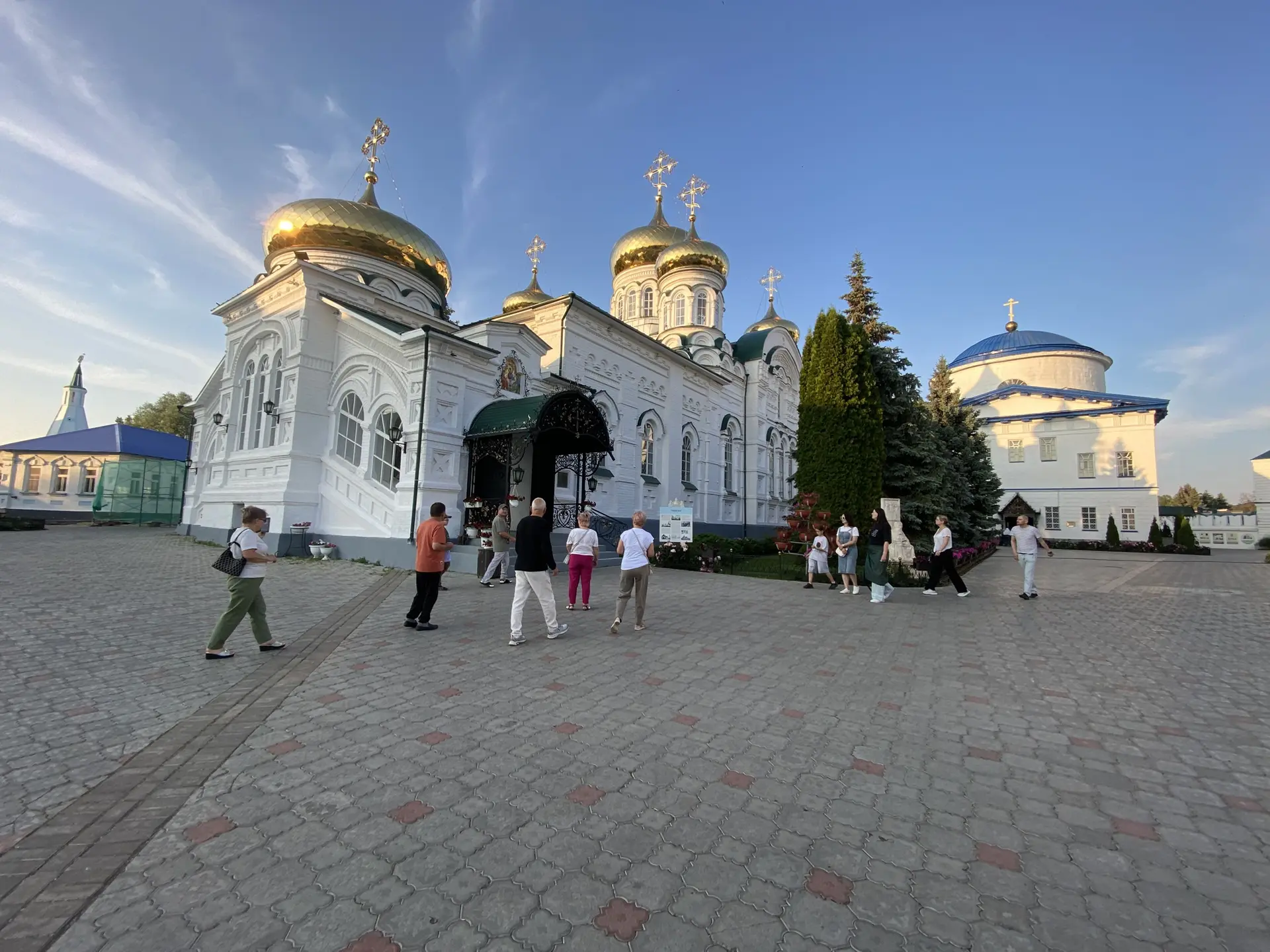 Собор Русских Святых

Сегодня вечером в Раифской обители было совершено торжественное Всенощное бден