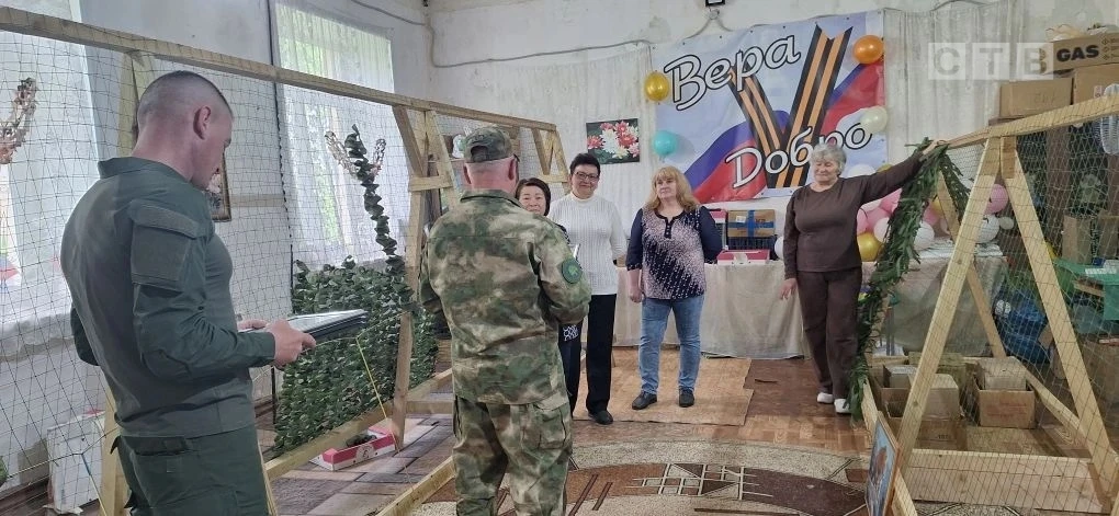 Медали "За помощь и содействие" и  благодарственные письма вручили руководители учебной роты доброво