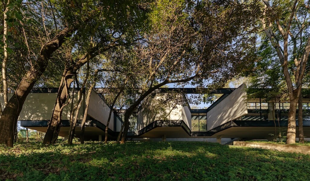 ▶ Adentro House / TETRO Arquitetura