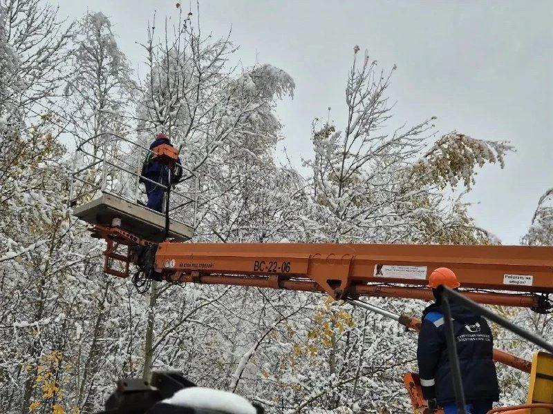 В Сургуте полностью восстановили электроснабжение после сильного снегопада
