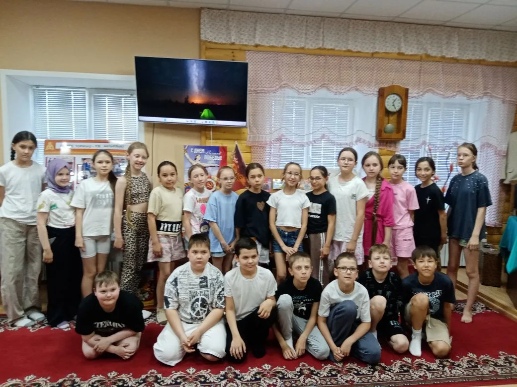 Фәхри Насретдинов һәм Бану Вәлиева музеенда Апас урта мәктәбенең 4б сыйныф укучылары эк...