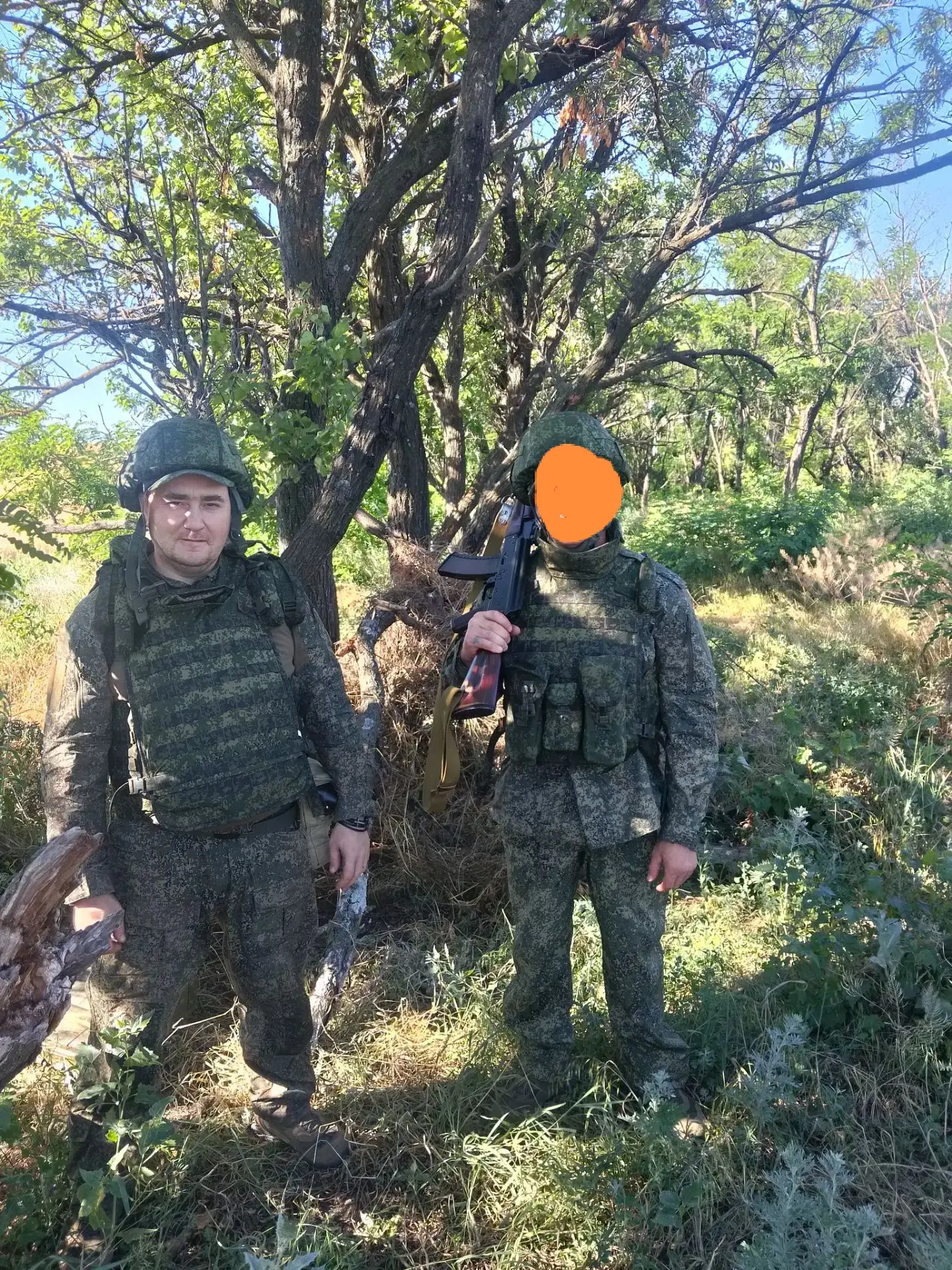 Здравствуйте, ищу родственников данного бойца 🙏, озвотитесь пожалуйста в/ч93992