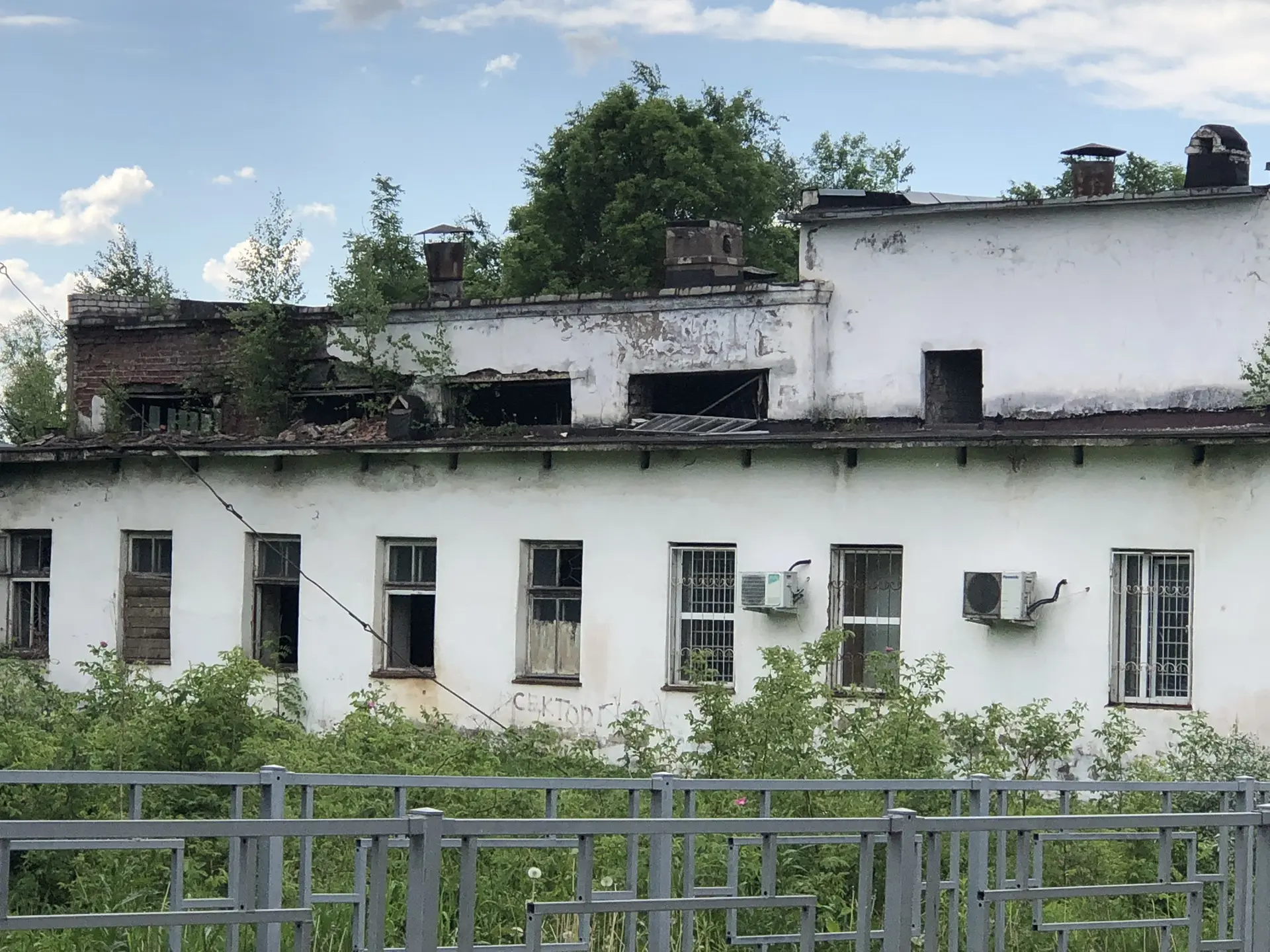 Знаете, в чем разница работы с фирмами и с частными заказчиками?

В случае частного объекта- важнее 