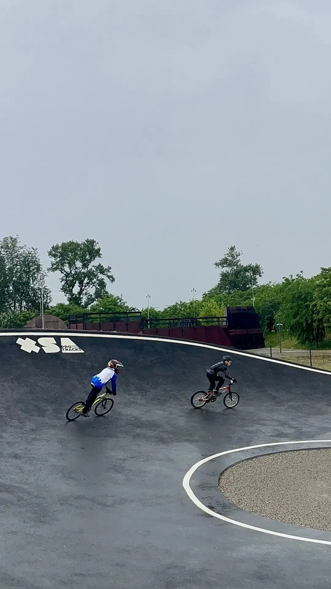 🚴‍♂️ Сегодня на Событийной площадке состоялись соревнования по велосипедному спорту BMX и МТБ.

Зре