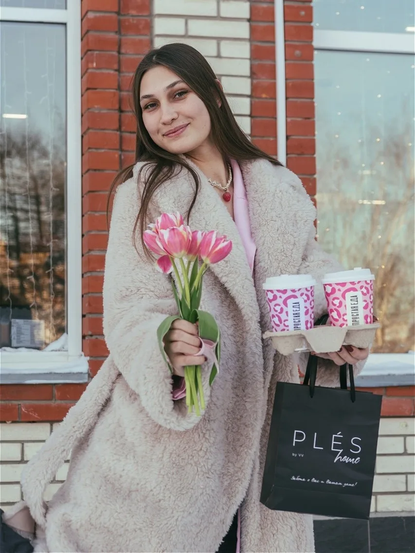С Международным женским днём, милые девушки🌸
