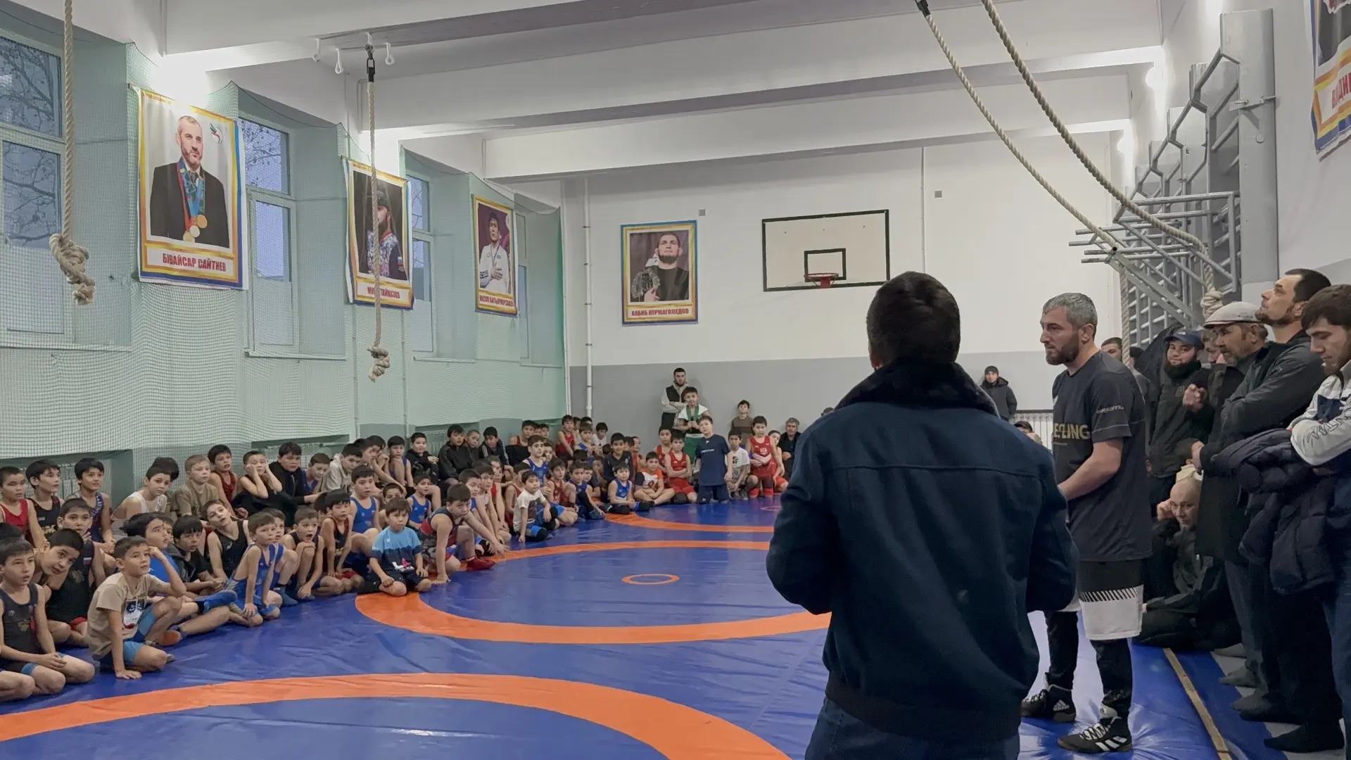 Живая легенда в гостях! 🤼‍♂️✨ Сегодня  в нашей школе произошло по-настоящему историческое событие! П