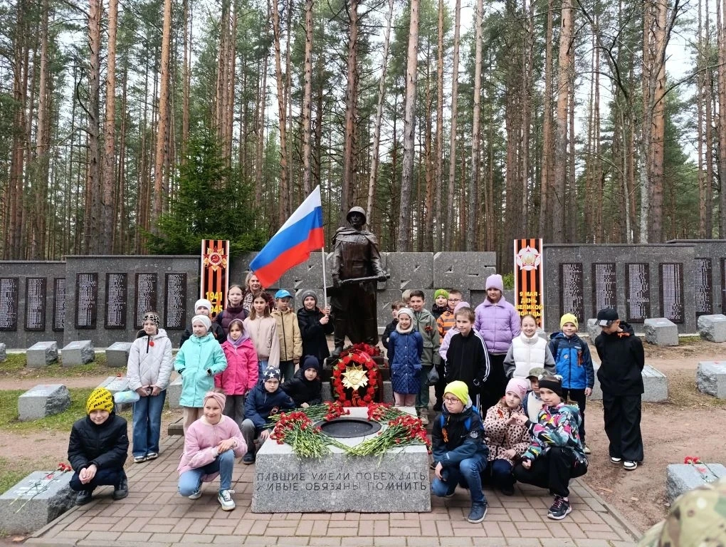 🎗В преддверии великого праздника — Дня Победы — учащиеся 3 «В» класса совместно с классным руководит
