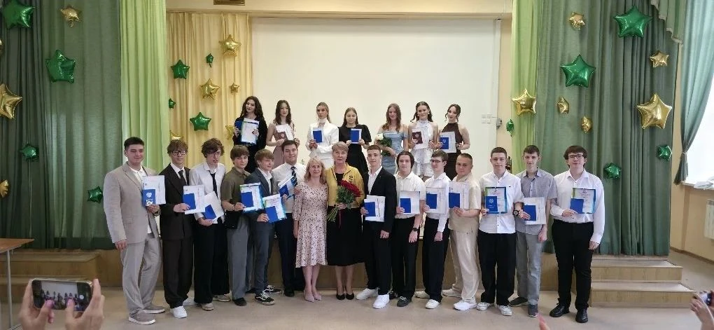 🏅27 июня в школе прошла торжественная церемония вручения аттестатов. 69 учащихся 9-х и 11-х классов