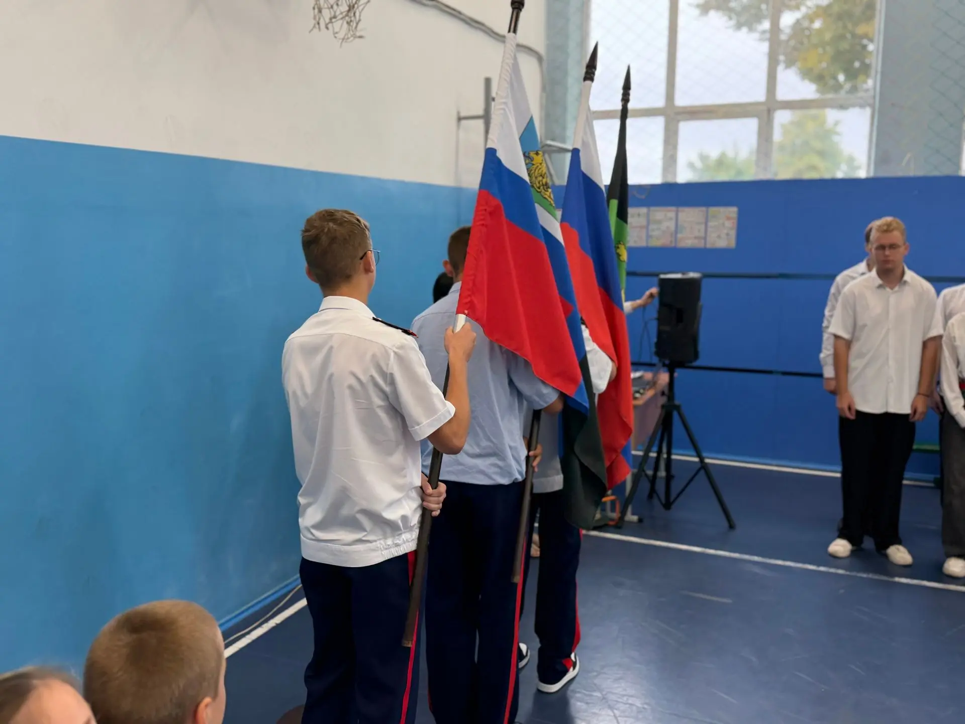 🇷🇺Сегодня, 7 сентября, в нашей школе прошла первая торжественная линейка выноса флага...