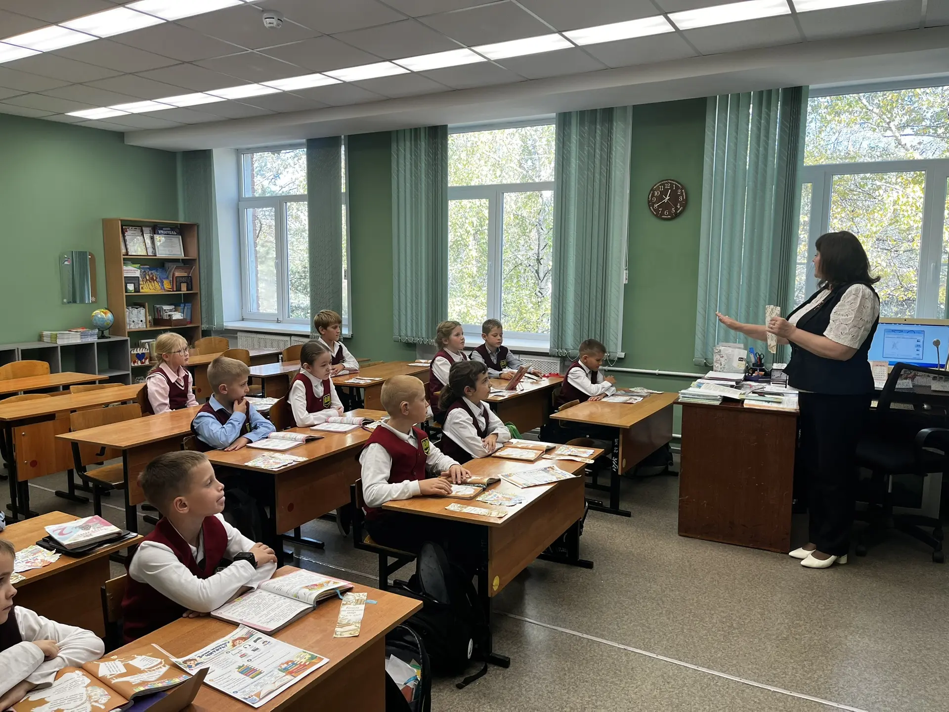 📖С 1 сентября в стенах нашей школы зазвучали новые, звонкие голоса!