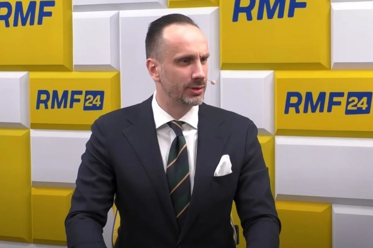 ⚡️Польский депутат Ковальский призвал немедленно выдворить украинцев на родину. Его инициативу весел