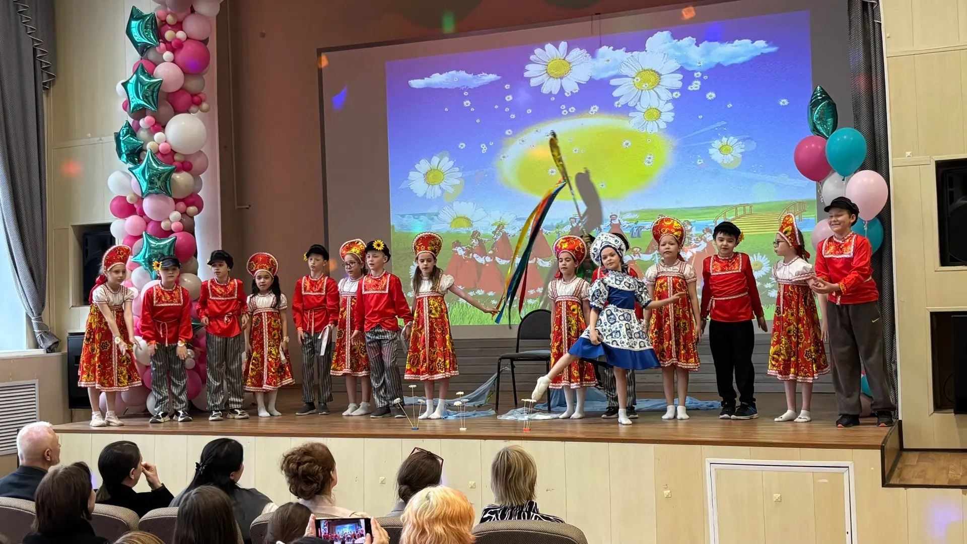 ✨ В нашей школе прошло яркое и трогательное итоговое родительское собрание, которое стало настоящим 