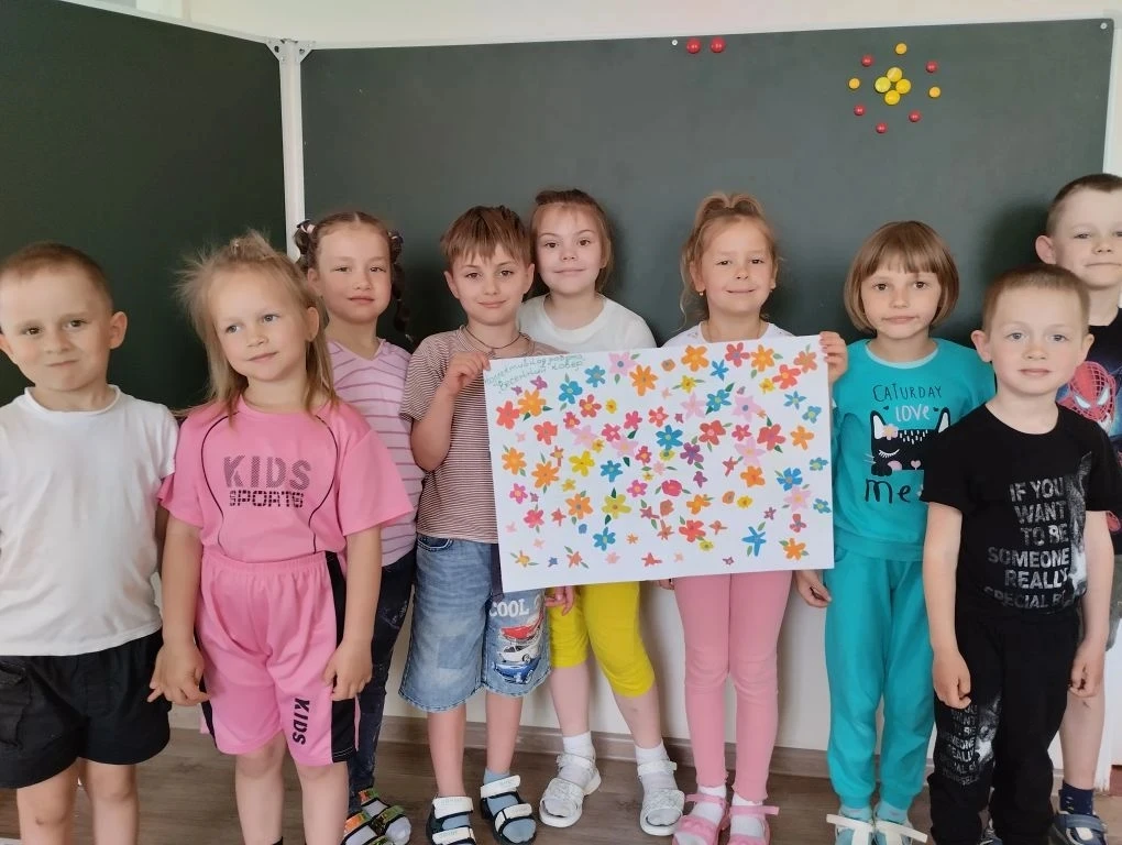 Раскинула весна шатер