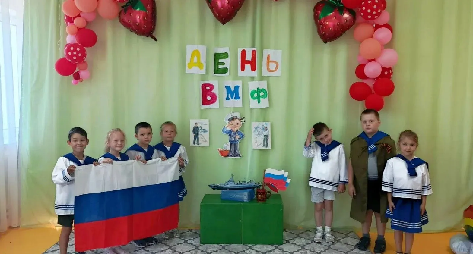Ежегодно в последнее воскресенье июля в России празднуется День Военно-Морского Флота.
 
В преддвери
