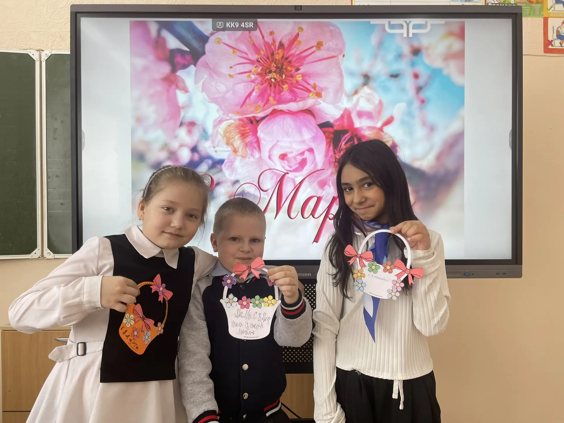 🎁« Подарок для мамы»🎁  Сегодня , Орлята России 3-х классов приняли участие в мастер классе «Подарок 
