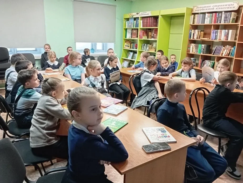 "Книжная страна приключений" ✨20 марта учащиеся 2Б класса побывали в отделе библиотечного обслуживан