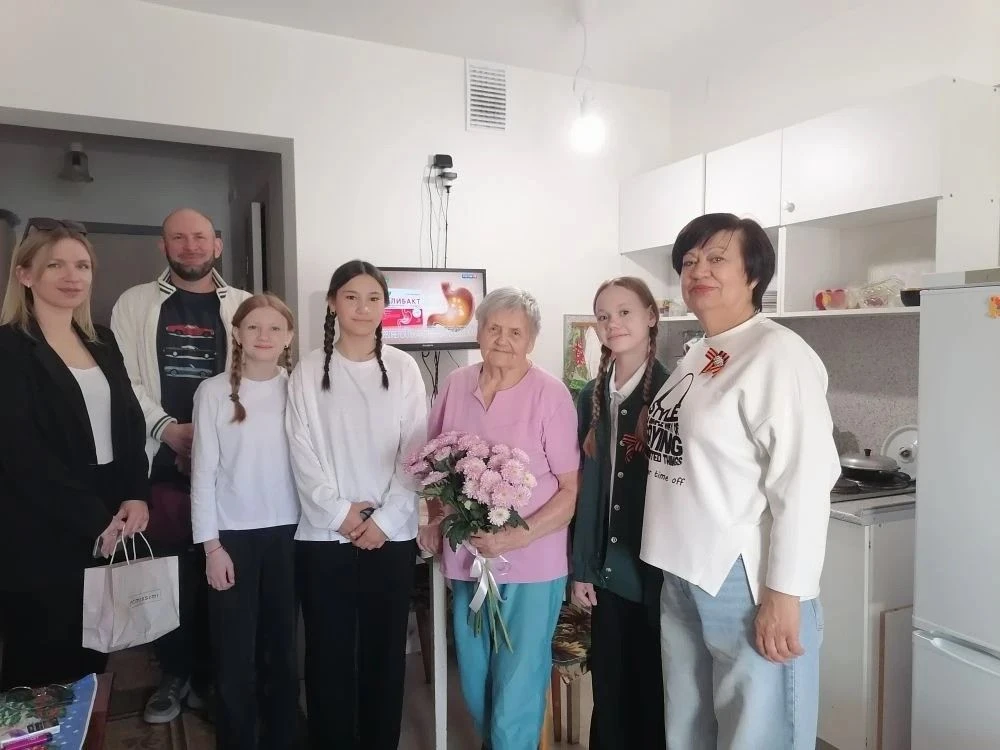 🎗️ Не просто слова. Не просто цветы. Самое главное — внимание.   🕯️Сегодня наши ученики отправились 