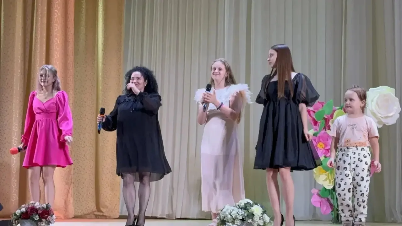 Вокальная студия «Камертон» приняла участие в концертной программе «Вселенское счастье» в санатории 