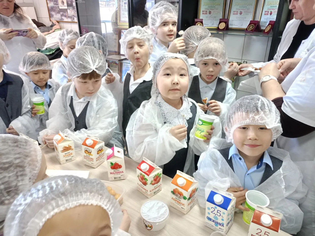 Из чего делают сыр? 🧀Наши первоклассники узнали ответ на заводе! 🧀Сегодня, 23 марта, ученики 1 «А» к