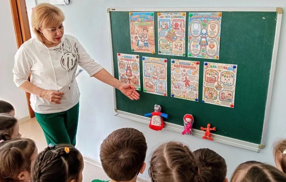 14 мая в средней группе  прошёл необычный день — День русской народной куклы. В течении...