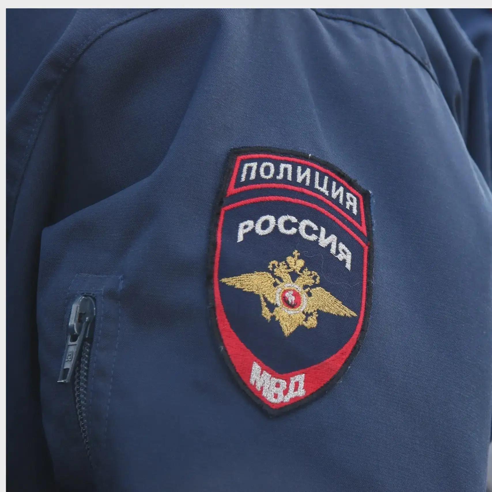 Знакомый вымогал у 19-летнего 11 000 рублей