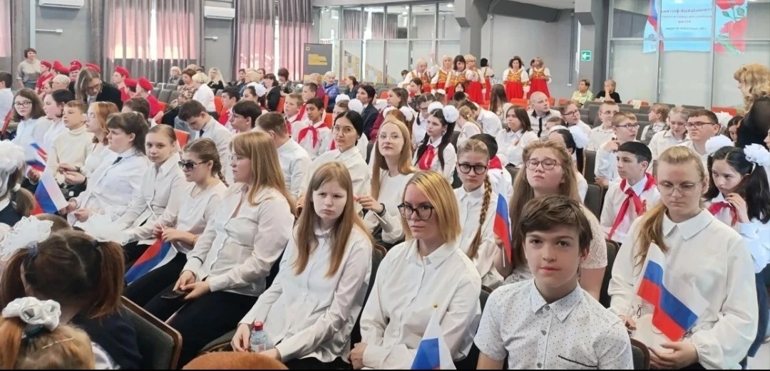 🎤🎼14 мая хор обучающихся нашей школы-интерната "Новое поколение" принимал участие в Г...