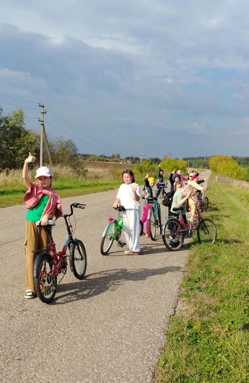 🚲 Родные просторы, велики и... лебеди! Наш первый мини-поход по окрестностям Калеево, ...