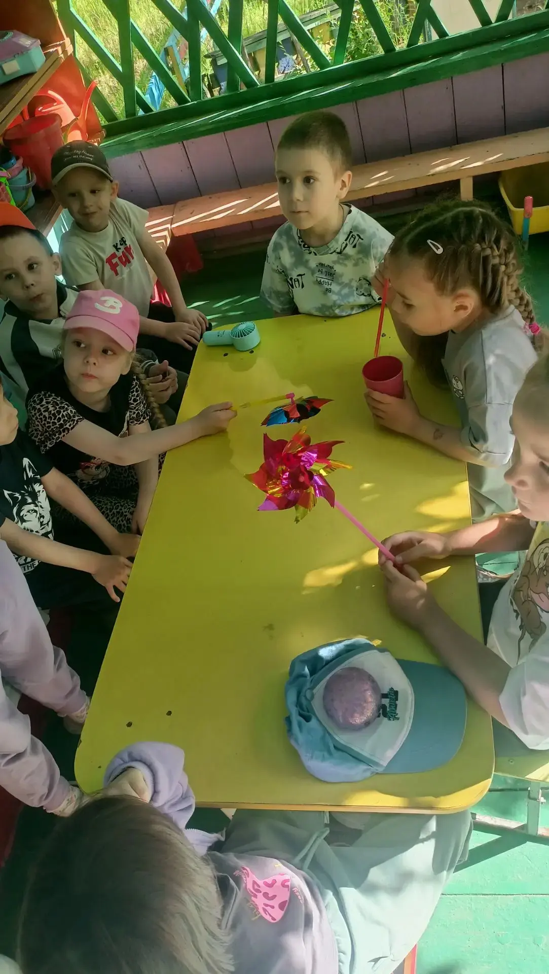 Наши  дети группы "Радуга" 🌈 провели замечательный день, изучая важную тему: "Солнце ☀️, воздух 💨 