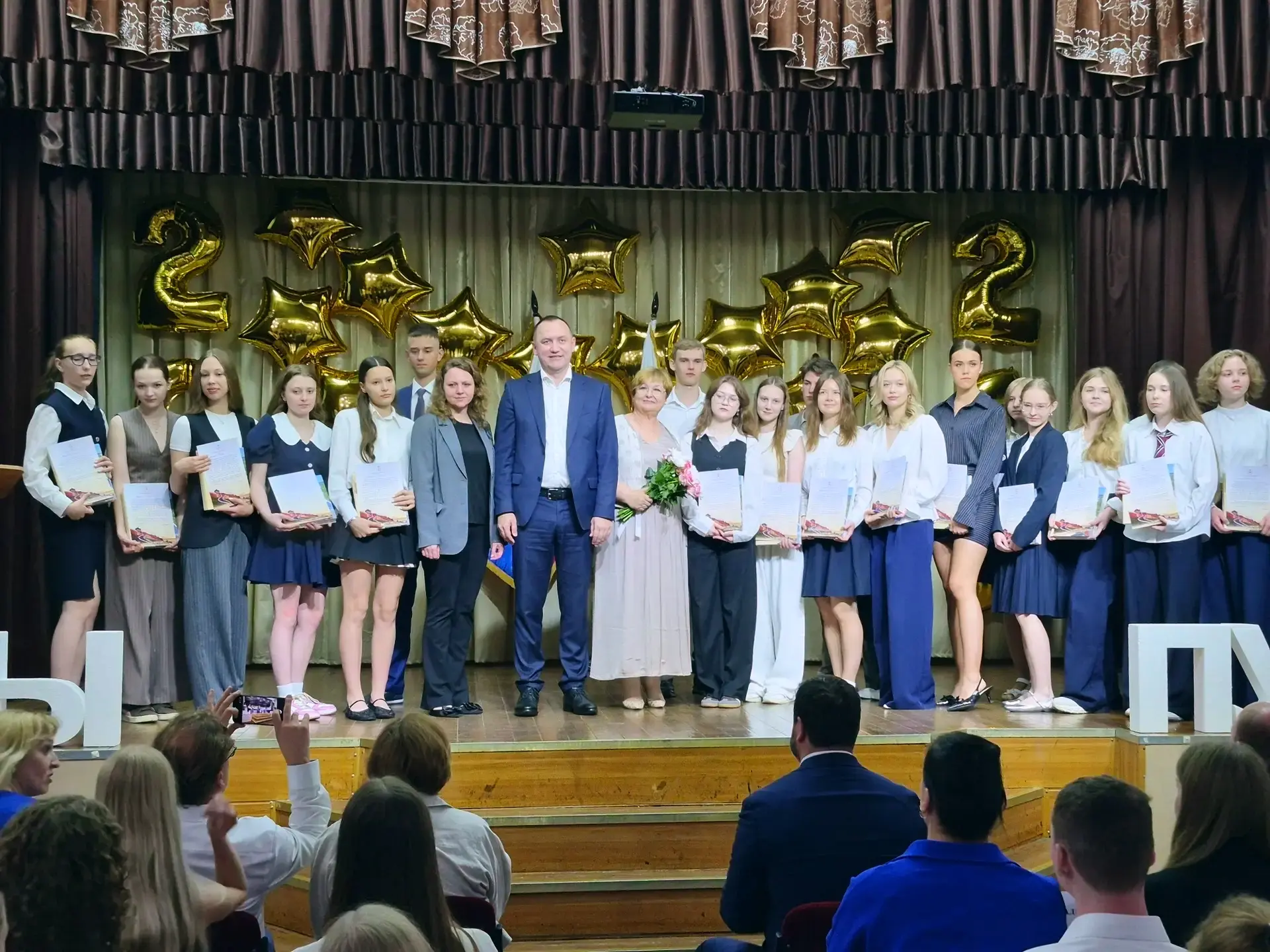 🥇Торжественная церемония чествования выпускников, показавших лучшие результаты в учёбе...