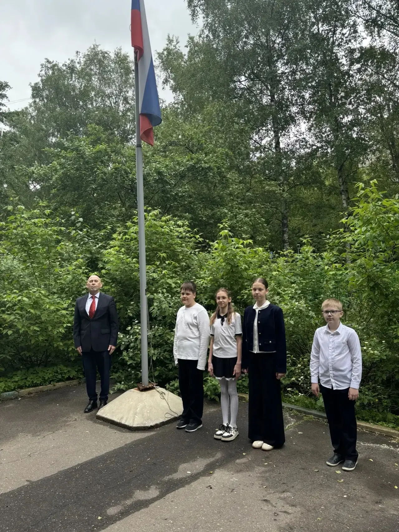 Флаг поднять!  🇷🇺Мы с огромной гордостью продолжаем рассказ про ребят, активных участников жизни шко