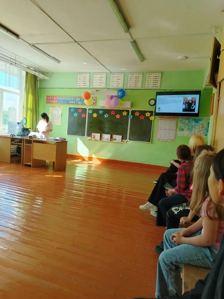 Сегодня, 10 июня, был посвящён различным профессиям, тема дня "В мире профессий".