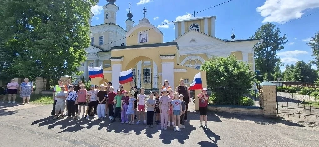 🇷🇺✨ В преддверии Дня России в нашем пришкольном лагере прошла познавательная экскурсия «Имя Героя 