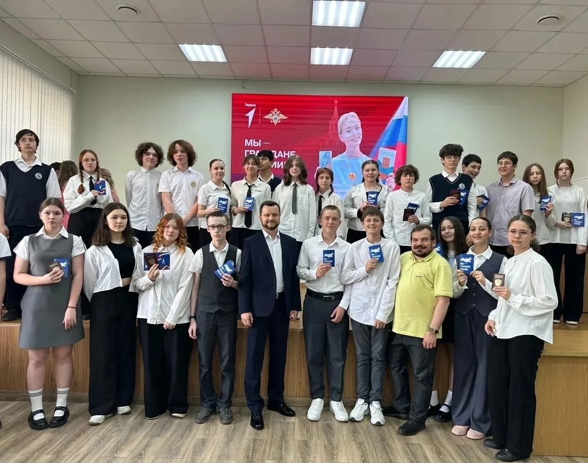 🇷🇺МЫ - ГРАЖДАНЕ РОССИИ🇷🇺  💥 Первый паспорт, первый шаг: память и традиции в сердцах активистов Движе