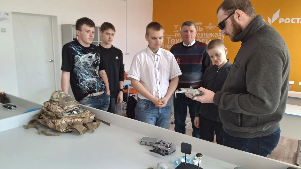 🚁 В нашей школе прошёл мастер-класс по управлению БПЛА!