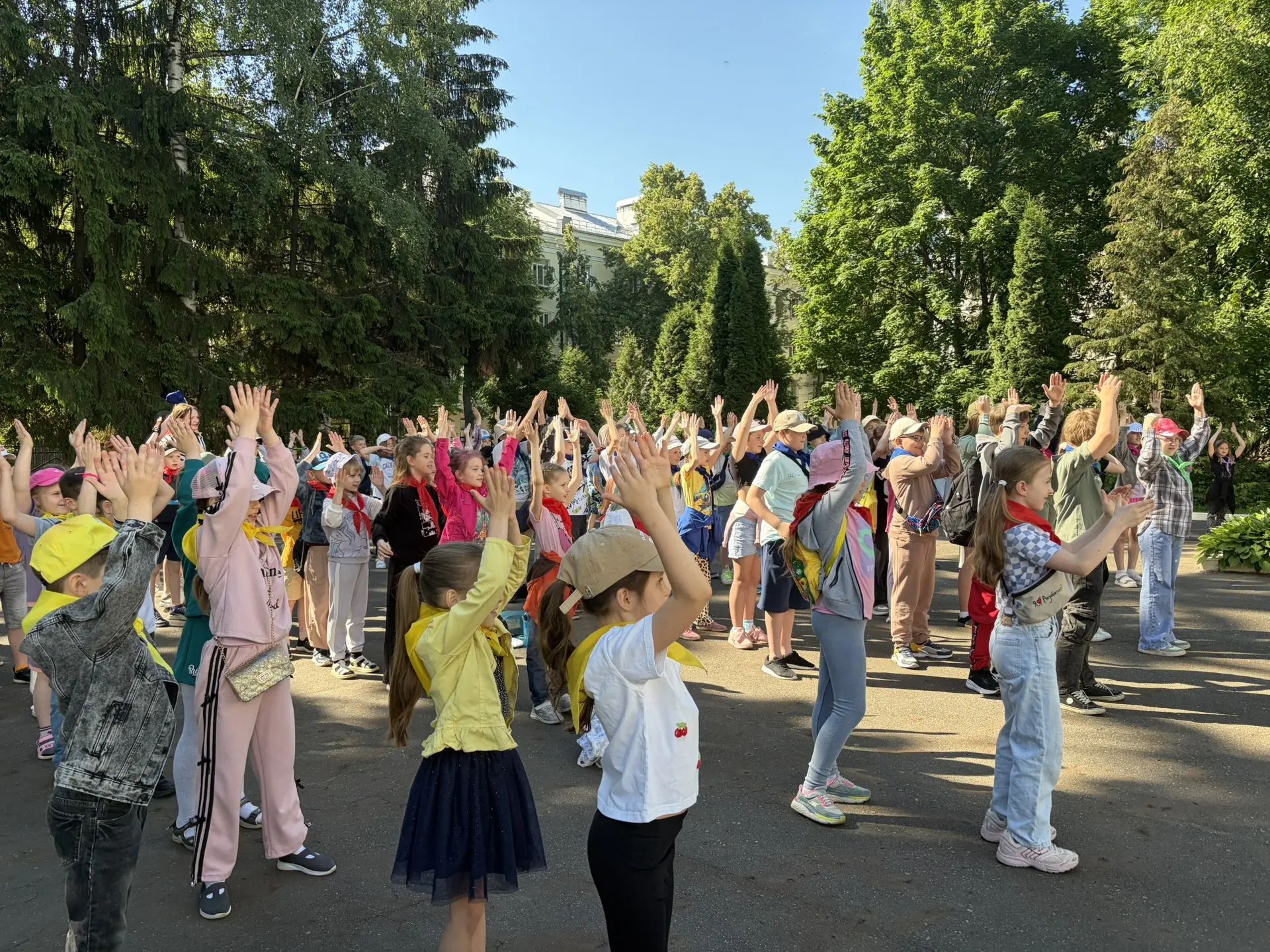☀️В школе продолжает работу летний лагерь «Солнышко». Сегодня — очередной насыщенный день.

Утро нач