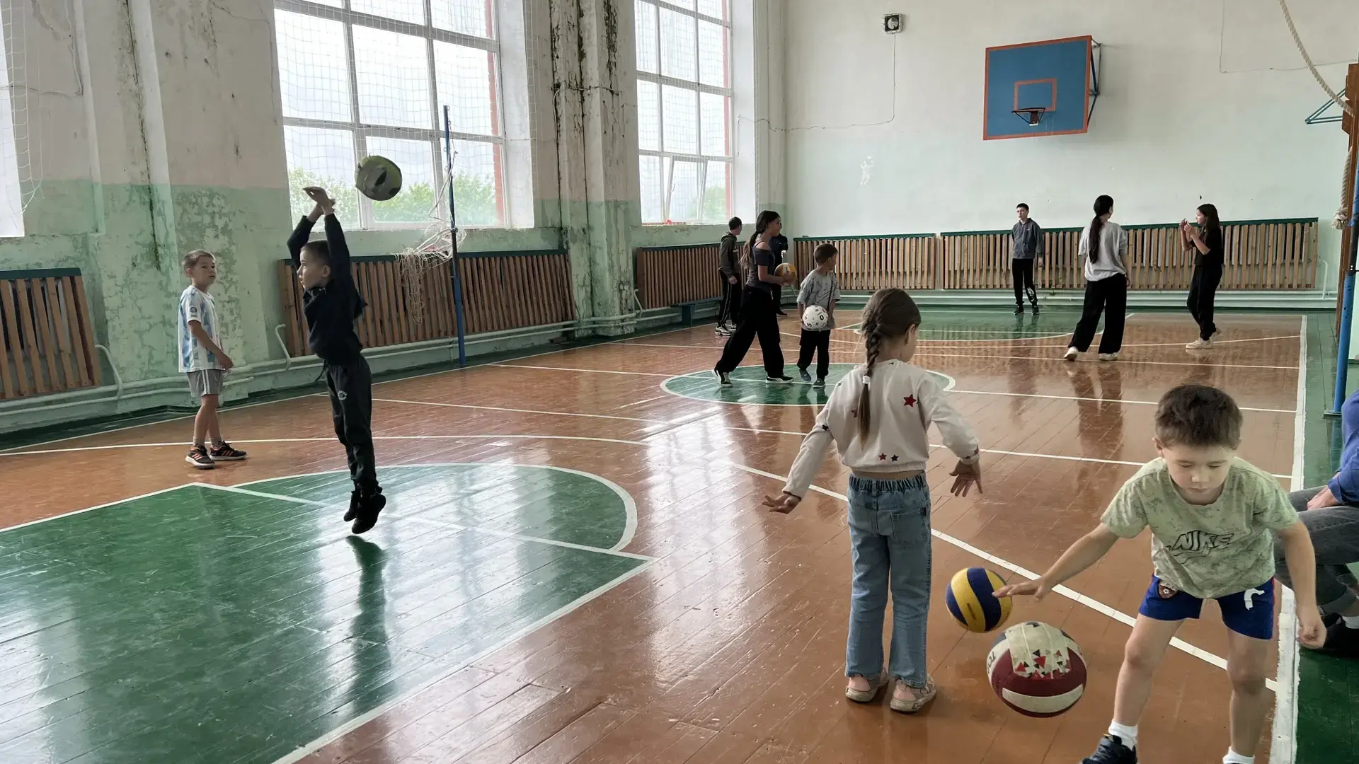 Первый день в пришкольном лагере — и сразу столько всего интересного!