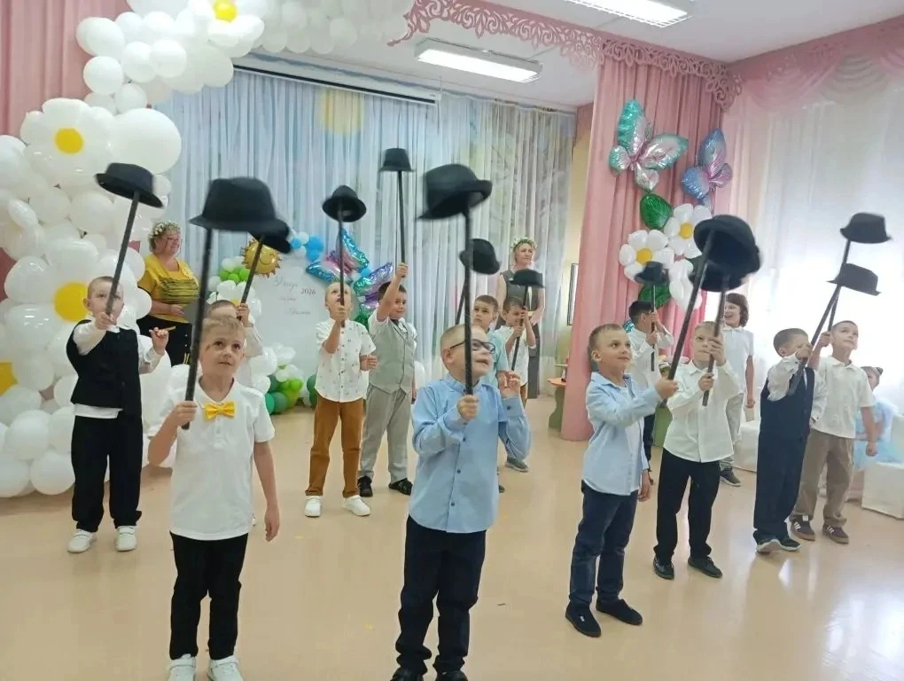 🌼Солнечный выпускной группы «Полянка»  Вчера, в нашем «Совенке» было особенно светло. Потому что зде