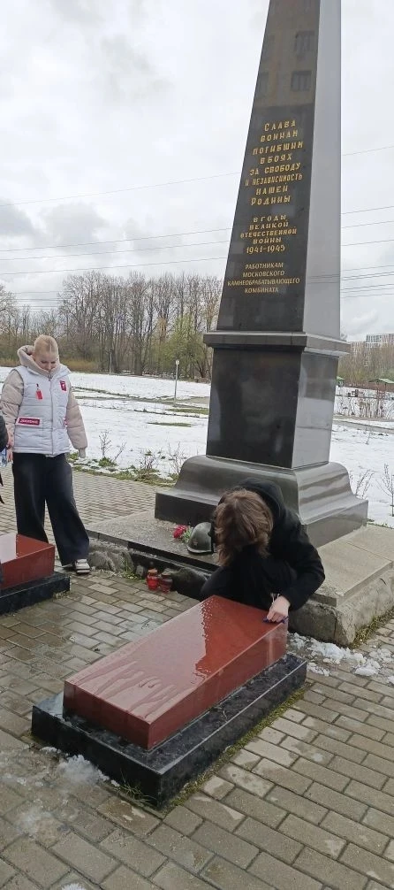 29 апреля в жилом комплексе «Бригантина» у Памятника работникам камнеобрабатывающего завода состояло