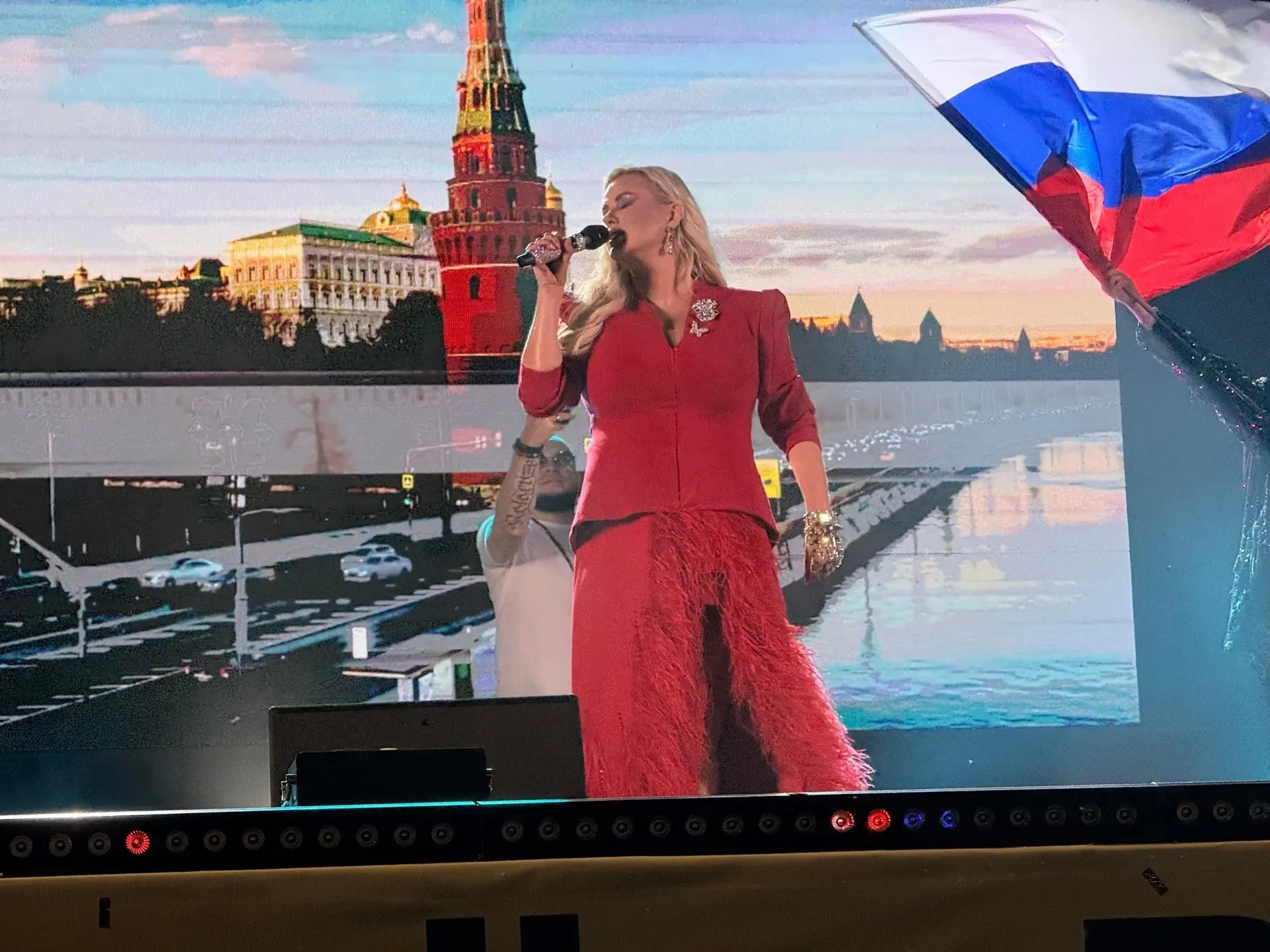 🎉Праздник подошел к концу!

❤️Но ни один праздник не рождается сам по себе — за каждым моментом сто