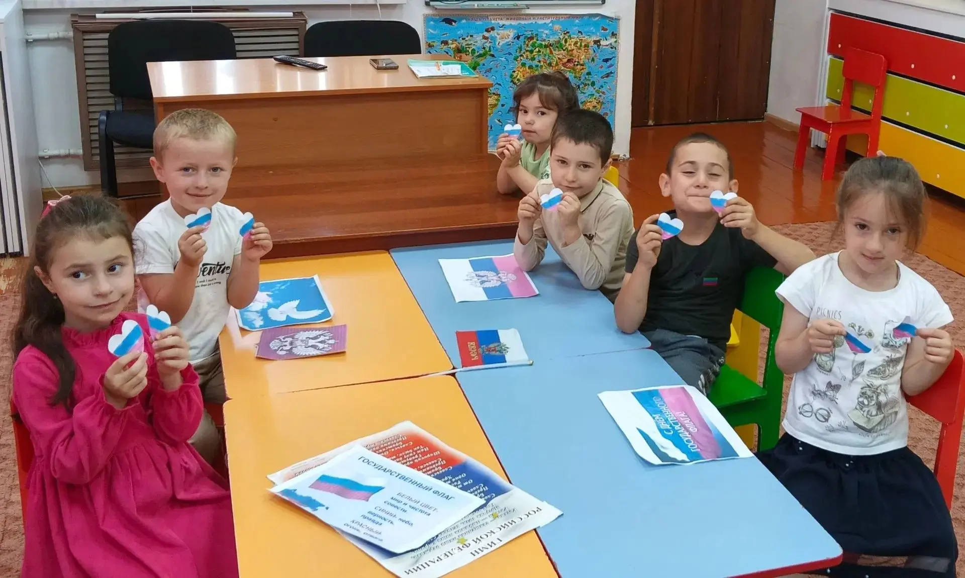 В рамках празднования Дня Государственного флага Российской Федерации в сельских библио...