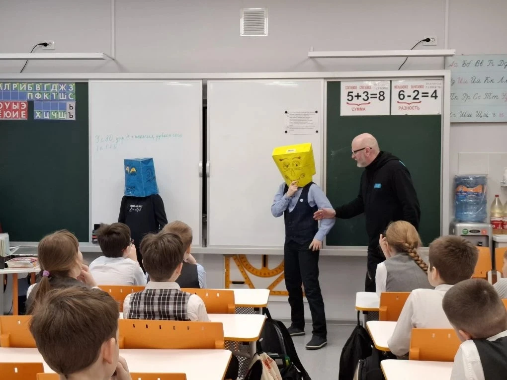 В гостях у 4 «А» — настоящий поэт! 📚✨  2 марта в 4 "А"  классе произошло по-настоящему волшебное соб