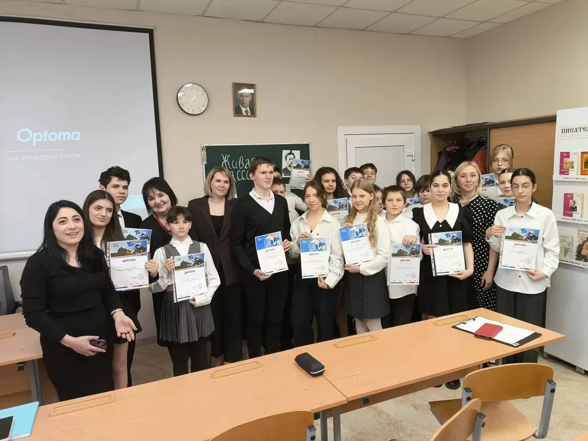 📚✨ Сегодня в нашей гимназии прошел ежегодный конкурс юных чтецов "Живая классика"!   Участники проде