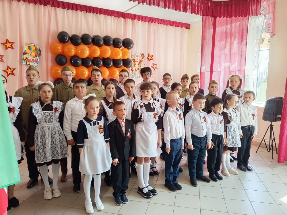 Бүген мәктәбебездә Бөек Җиңүнең 81 еллыгына багышланган митинг үтте.